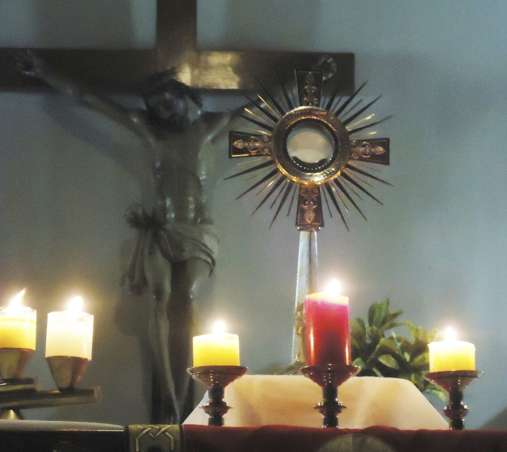 Crucifix, monstrance with Eucharist.